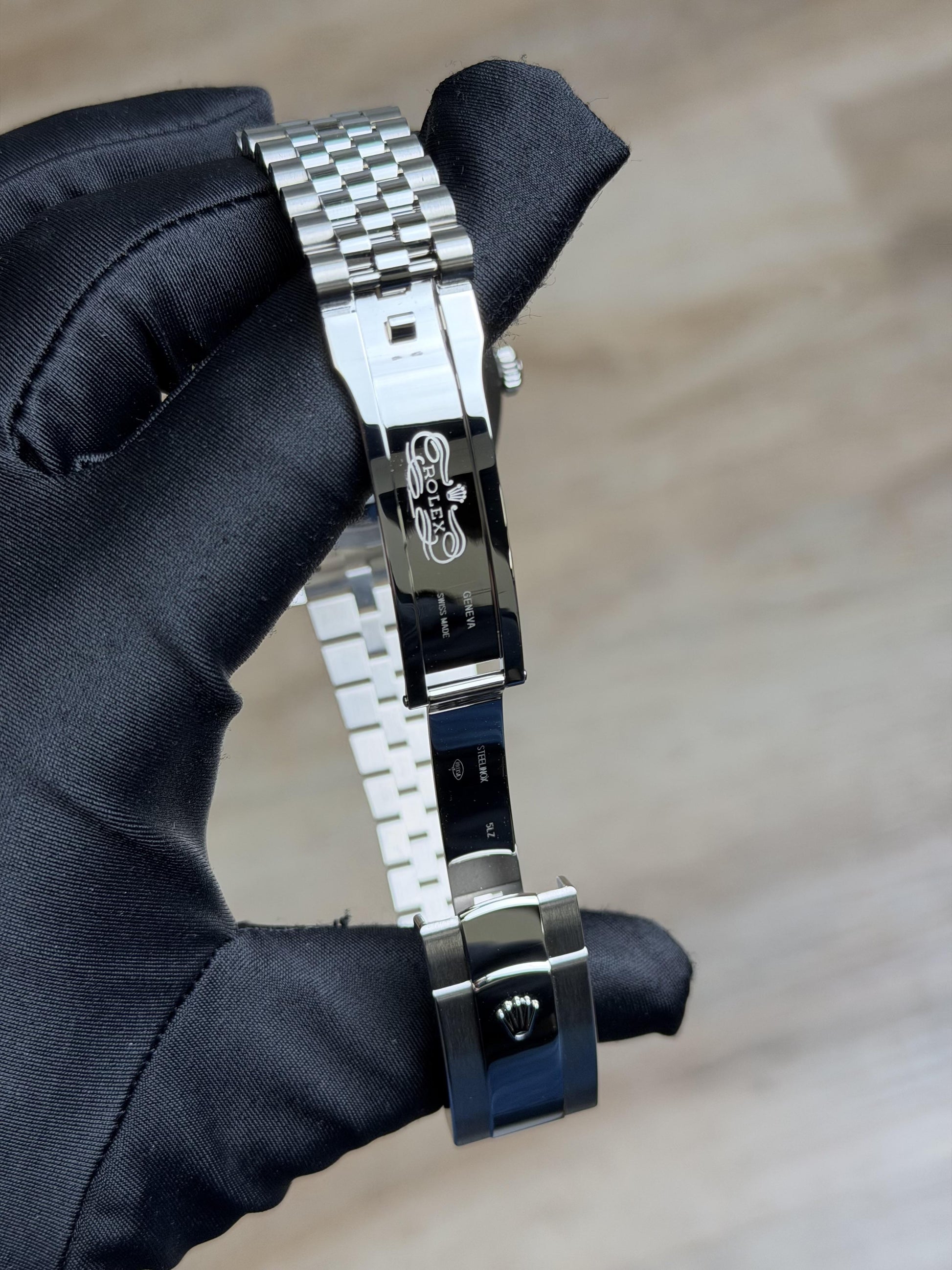 Rolex Datejust 41 Blue Roman Smooth Jubilee 2025 Unworn 126300