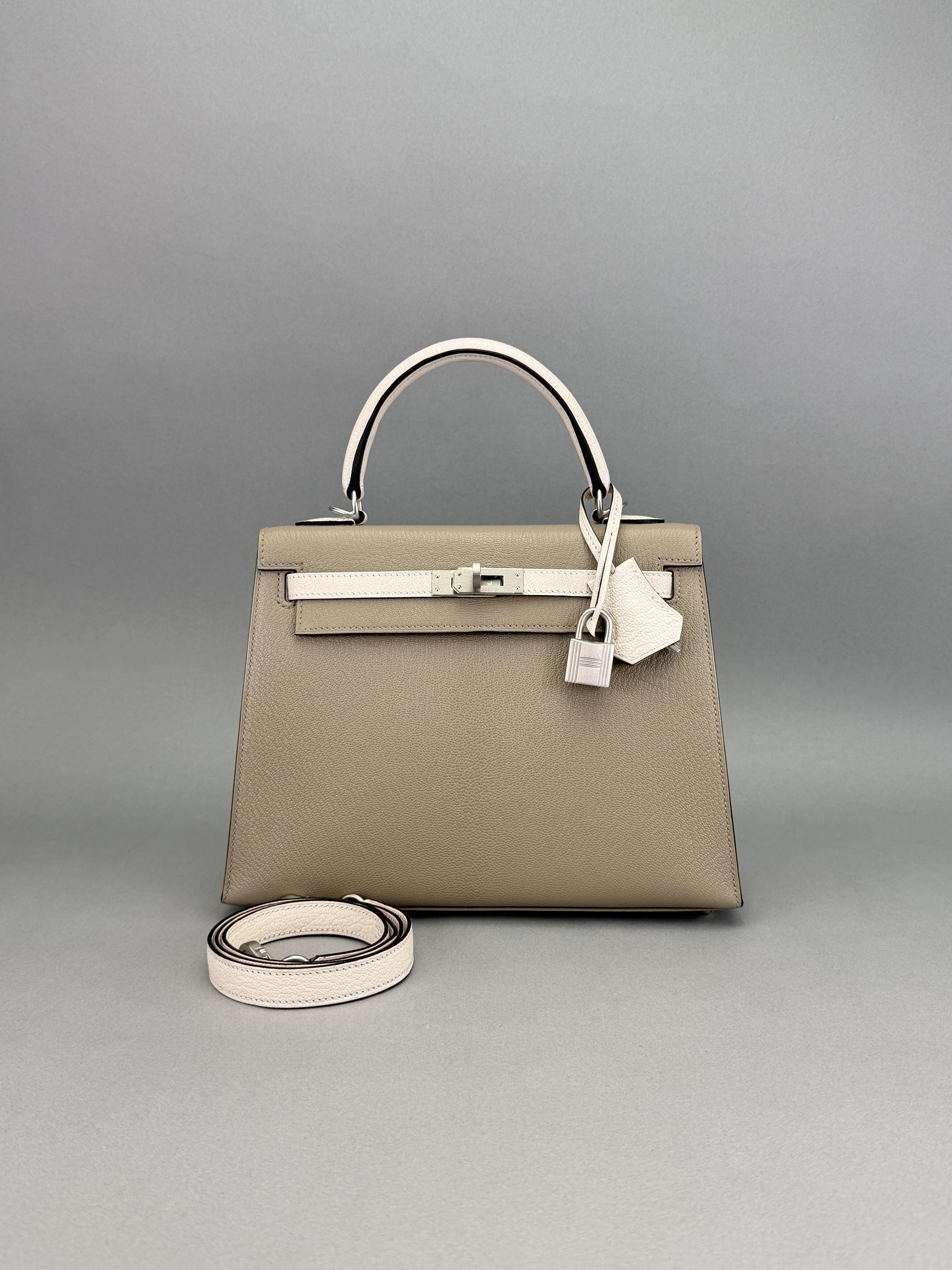 Hermes Kelly 25 Chevre HSS Gris Asphalt/Nata Brushed Palladium Preowned B 2024