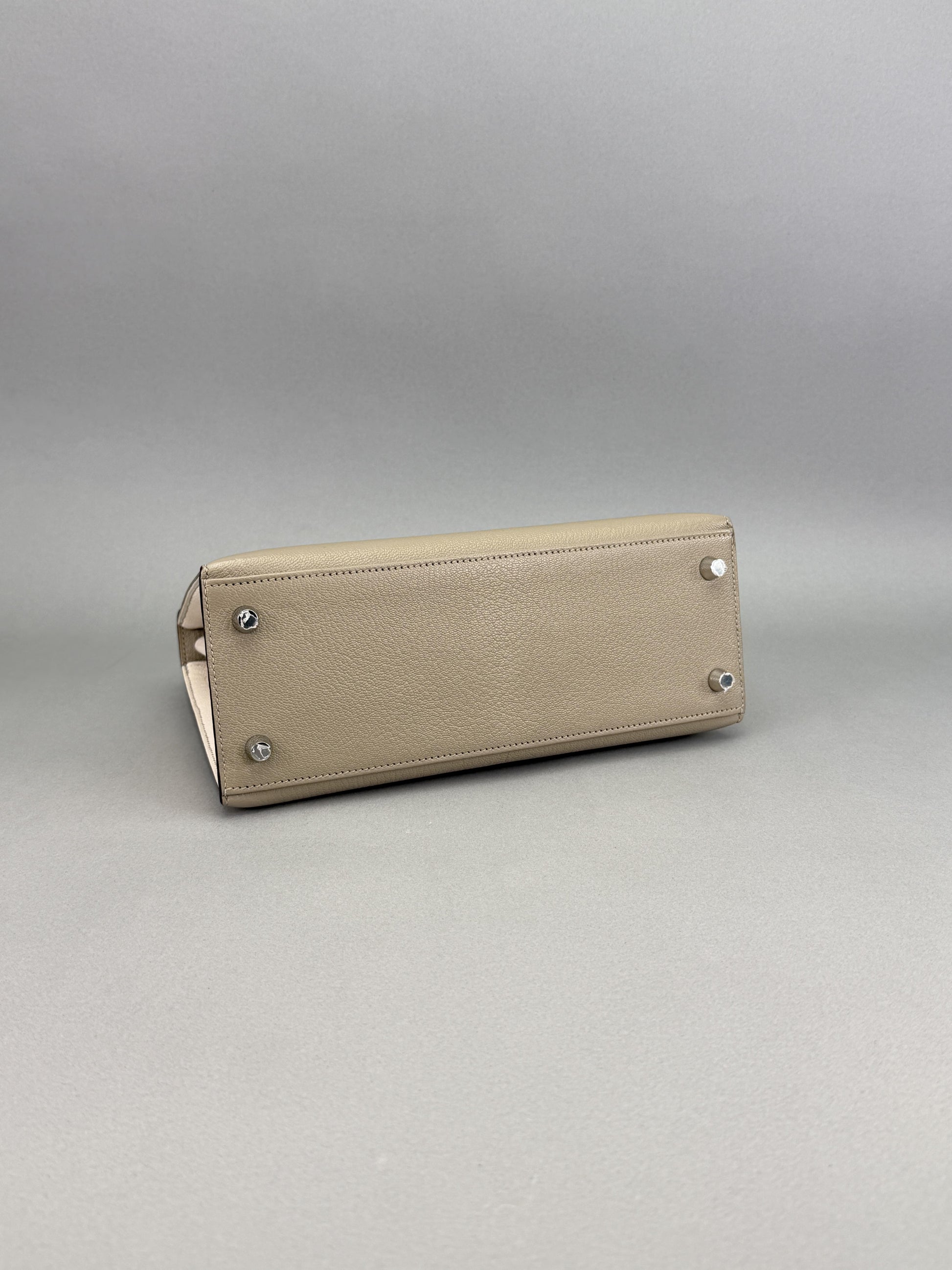 Hermes Kelly 25 Chevre HSS Gris Asphalt/Nata Brushed Palladium Preowned B 2024