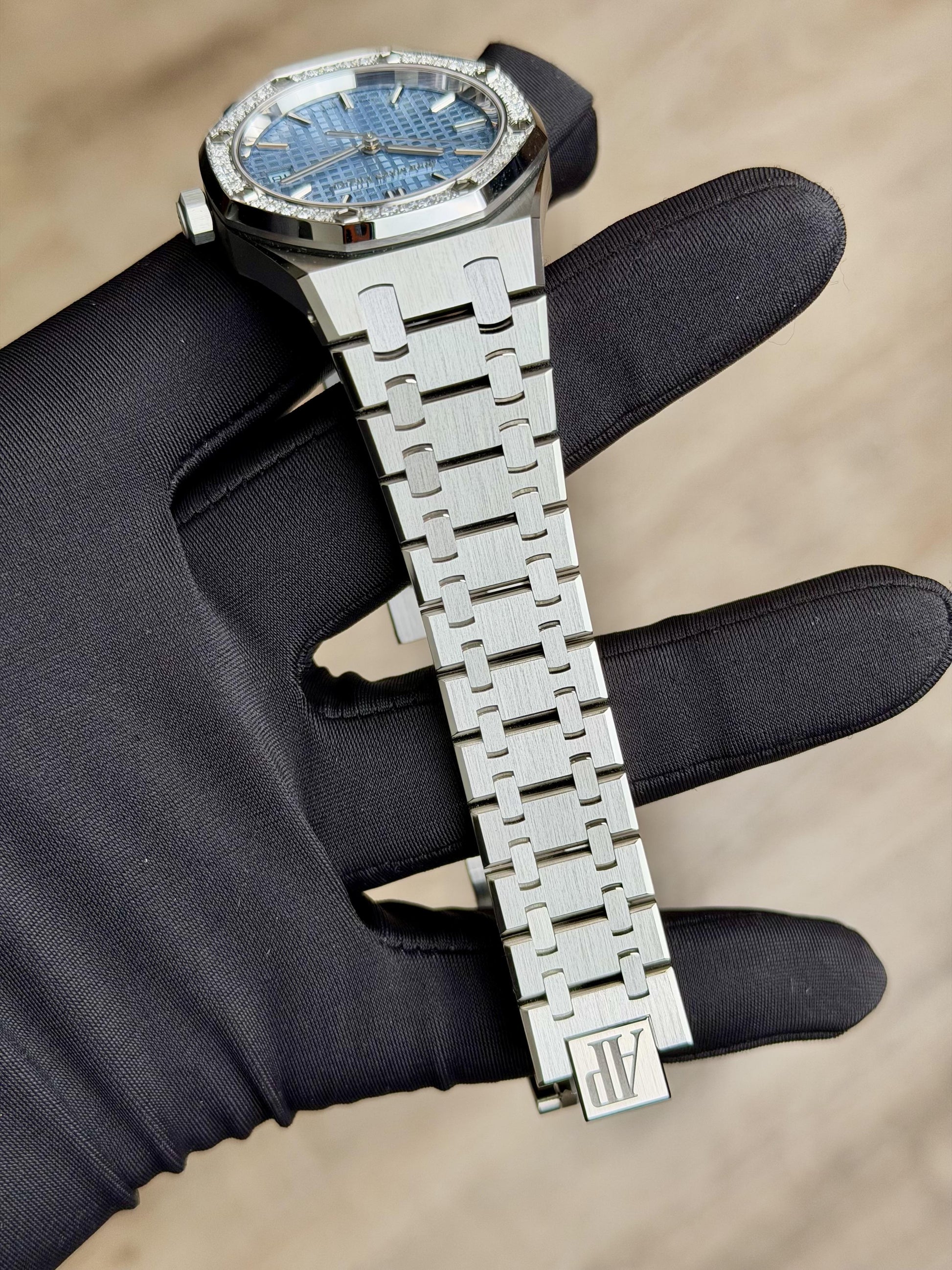 Audemars Piguet Royal Oak Ice Blue Diamond 2025 Unworn 77451ST.ZZ.1361ST.03