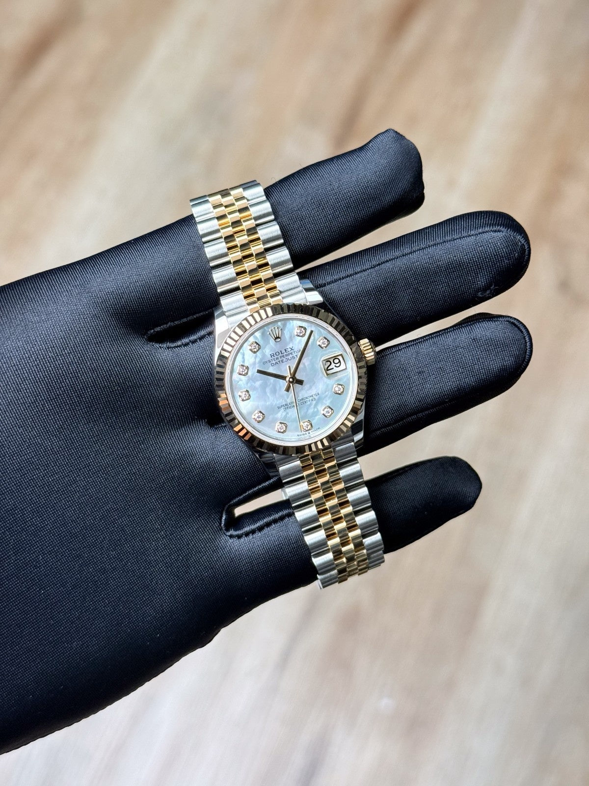 Rolex Datejust 31 MOP Pearl Diamond Fluted Jubilee 2026 Unworn 278273