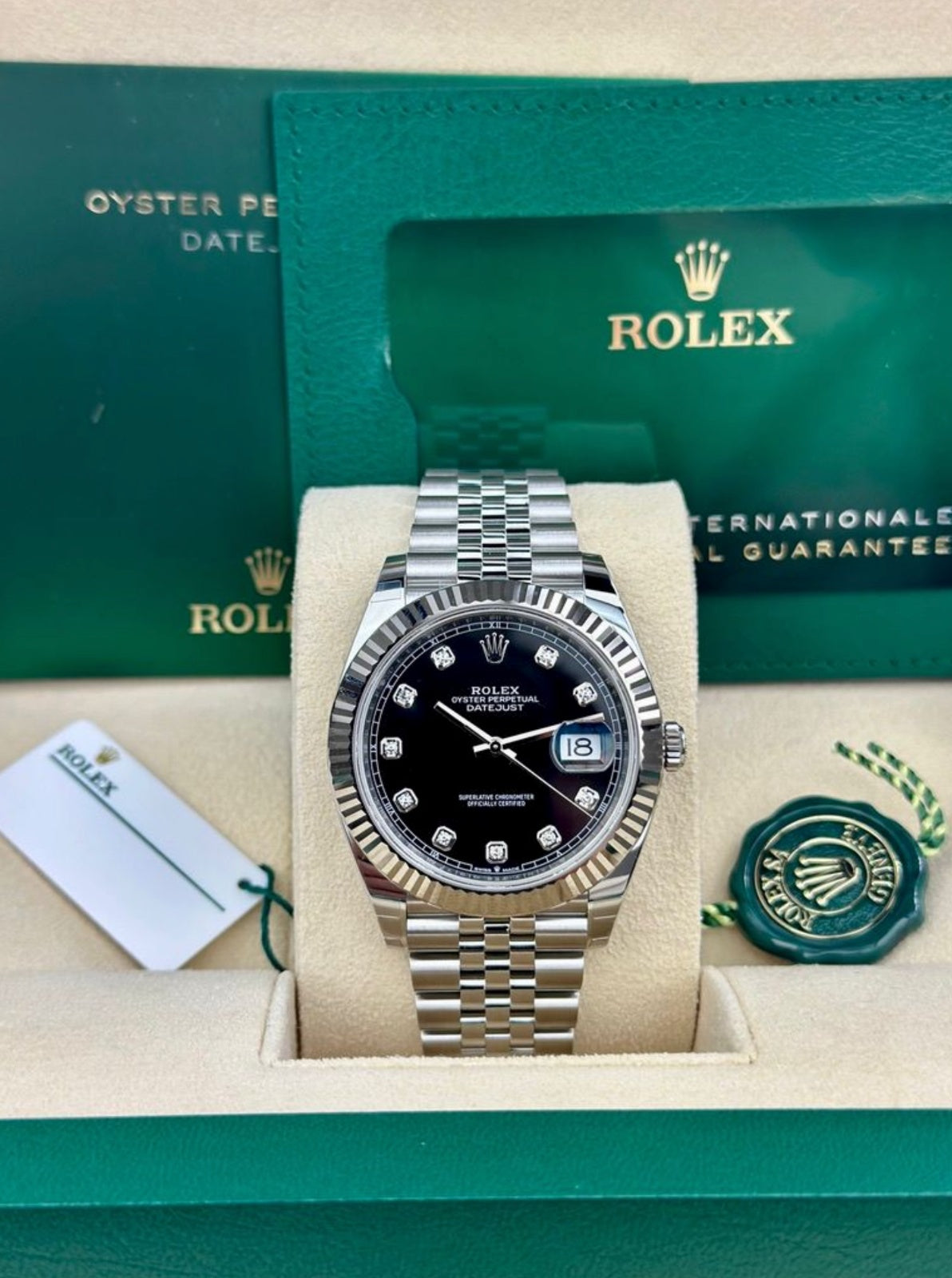 Rolex Datejust 41 Black Diamond Fluted Jubilee 2026 Unworn 126334