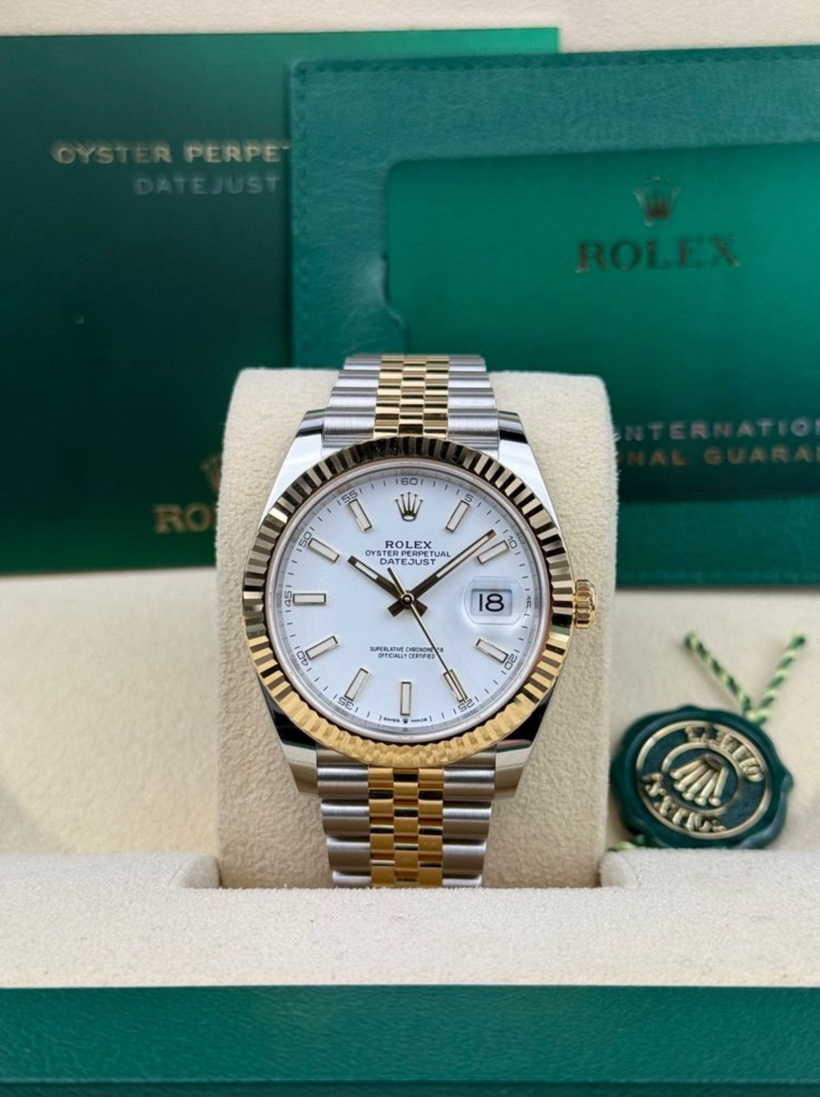 Rolex Datejust 41 White Index Fluted Bezel Jubilee 2026 Unworn 126333