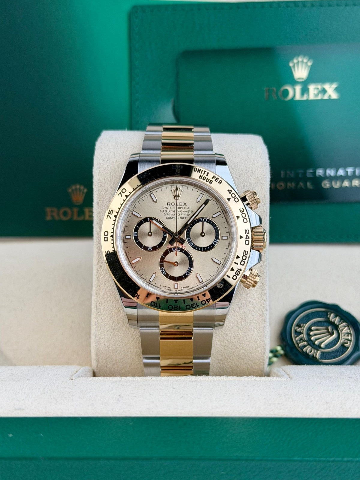 Rolex Daytona 40 Champagne/Champagne Index Oyster 2026 Unworn 126503
