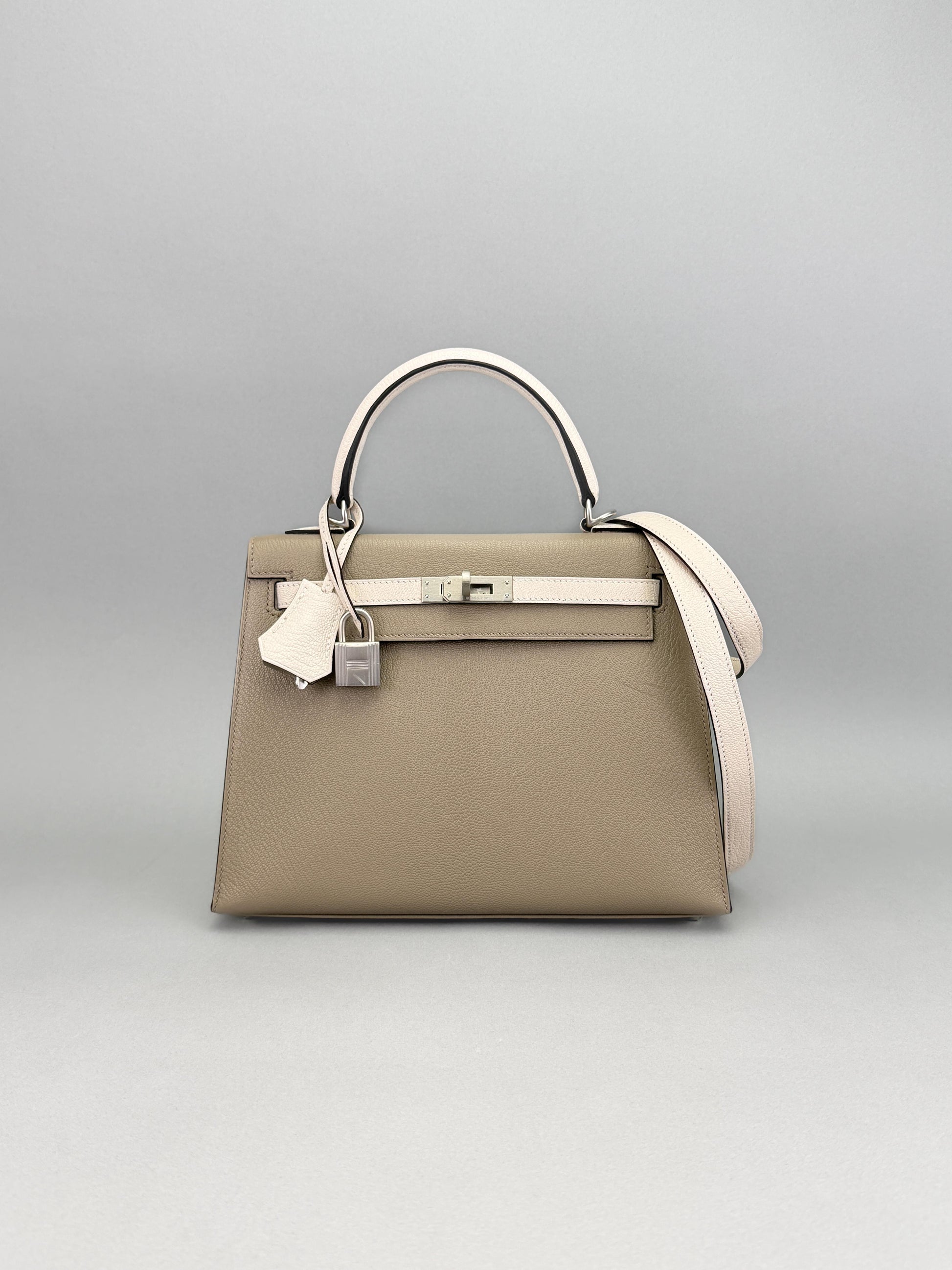 Hermes Kelly 25 Chevre HSS Gris Asphalt/Nata Brushed Palladium Preowned B 2024