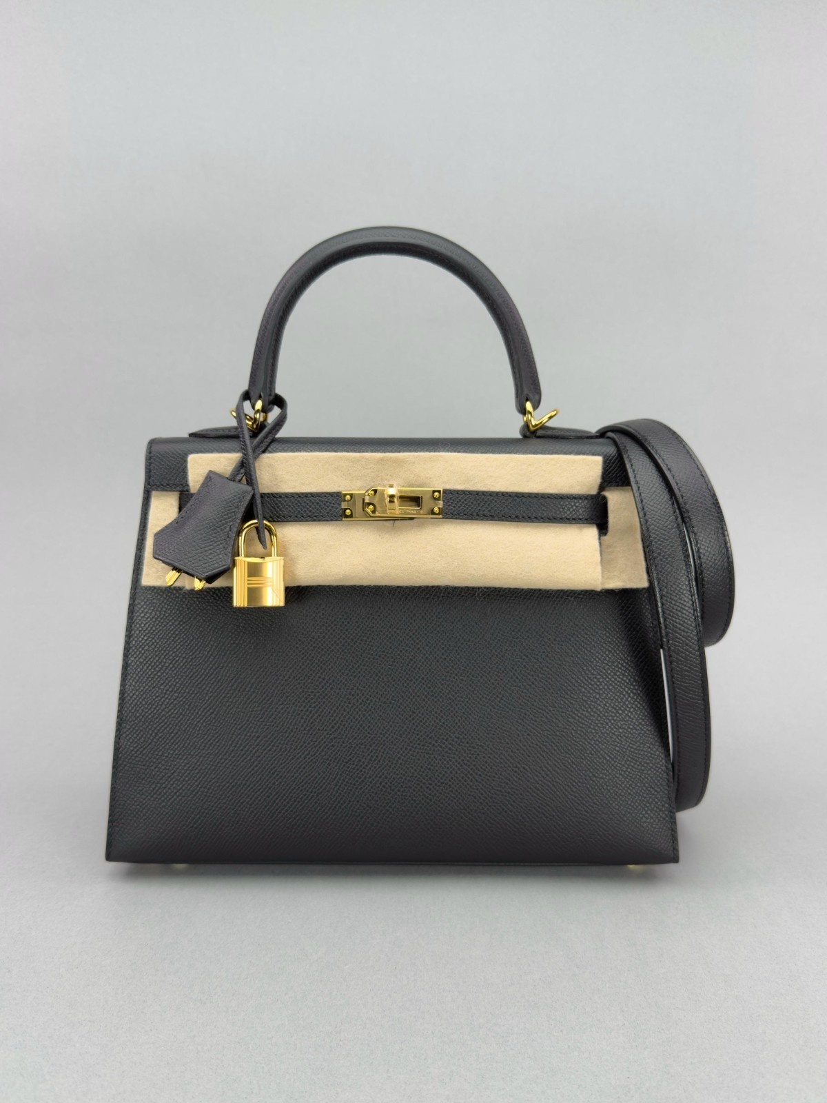 Hermes Kelly 25 Sellier Epsom Black/Noir Gold Hardware K Stamp 2026
