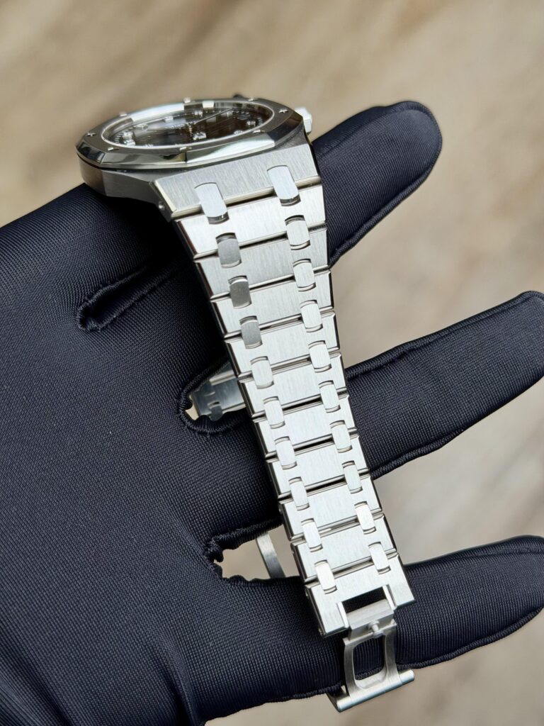 Audemars Piguet Royal Oak Jumbo Black Diamond Preowned 15206PT.OO.1240PT.01