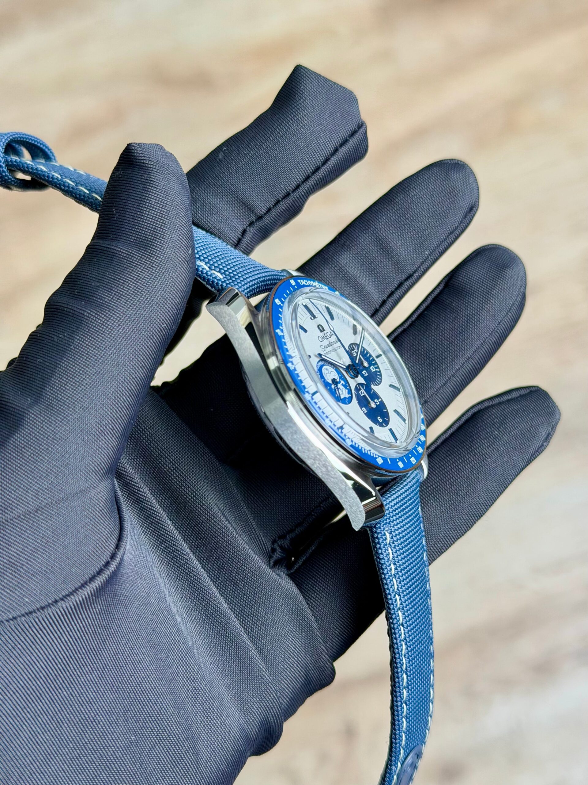 Omega Speedmaster Silver Snoopy Award Blue Strap 31032425002001 Unworn