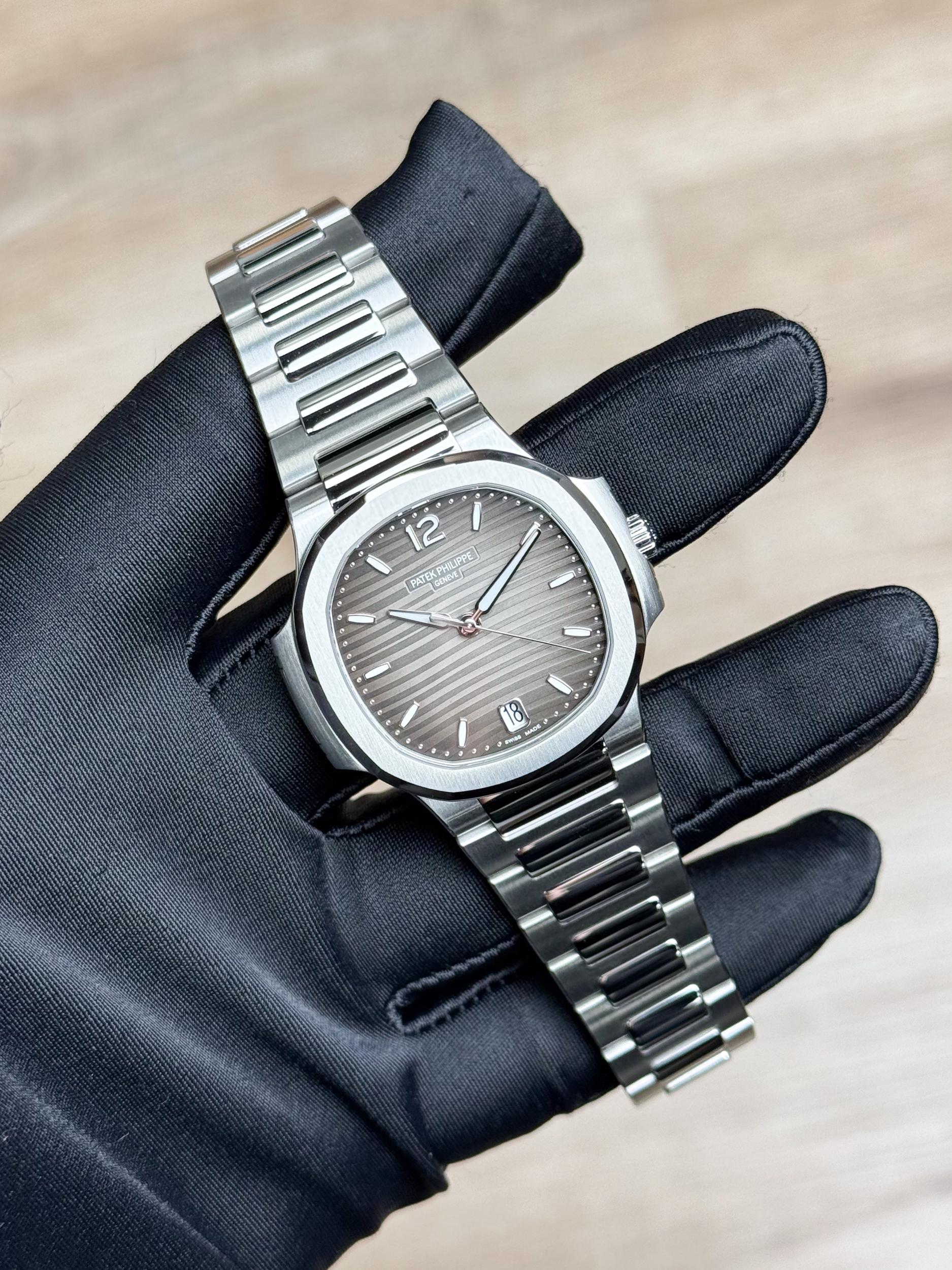 Patek Philippe Nautilus Grey Index Bracelet Unworn 2025 7118/1A-011