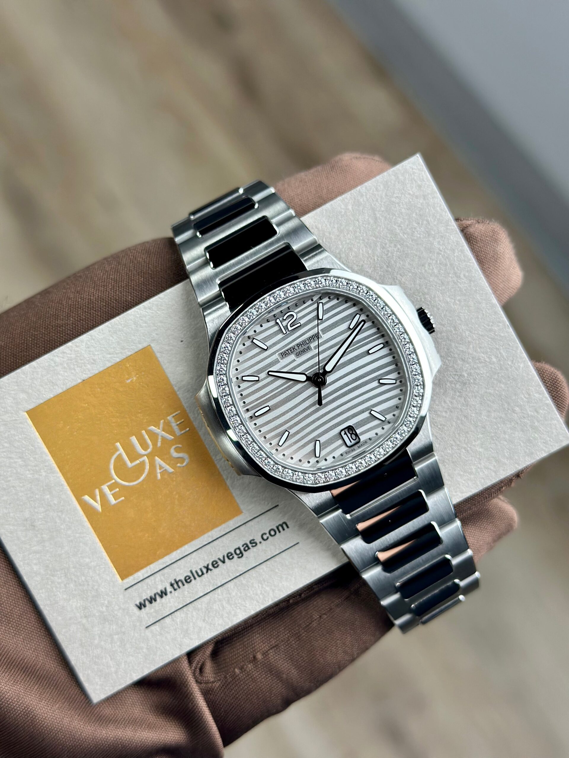 Patek Philippe Nautilus 35.2 Silvery Opaline Index Diamond 7118/1200A-010