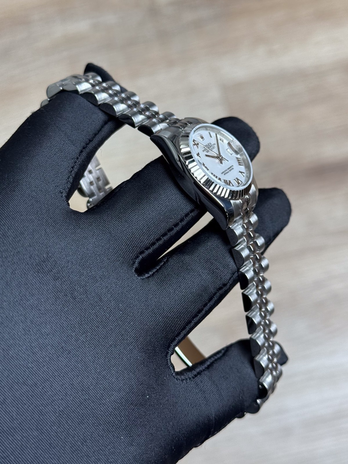 Rolex Datejust 26 MOP Pearl Roman Fluted Jubilee Preowned 2008 179174