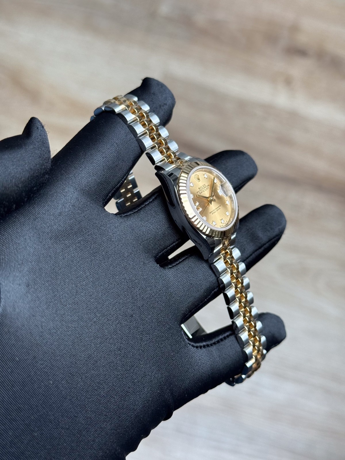Rolex Datejust 28 Champagne Star Diamond IX Fluted Jubilee 2026 Unworn 279173