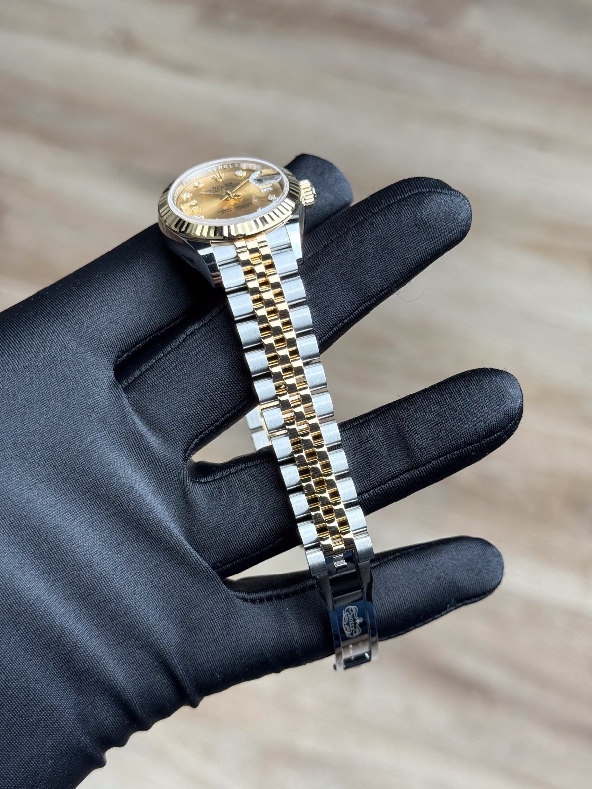 Rolex Datejust 28 Champagne Star Diamond IX Fluted Jubilee 2026 Unworn 279173