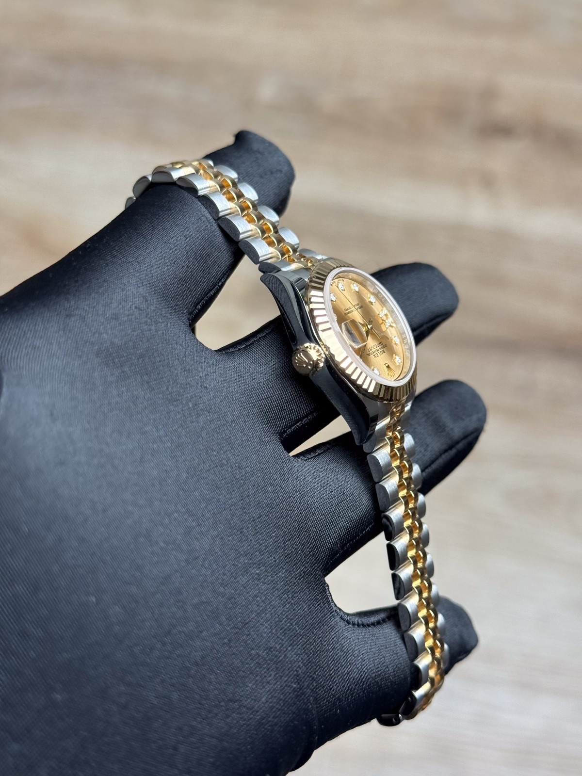 Rolex Datejust 28 Champagne Star Diamond IX Fluted Jubilee 2026 Unworn 279173