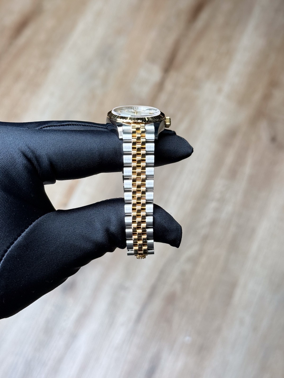 Rolex Datejust 28 MOP Pearl Diamond Fluted Jubilee 2026 Unworn 279173