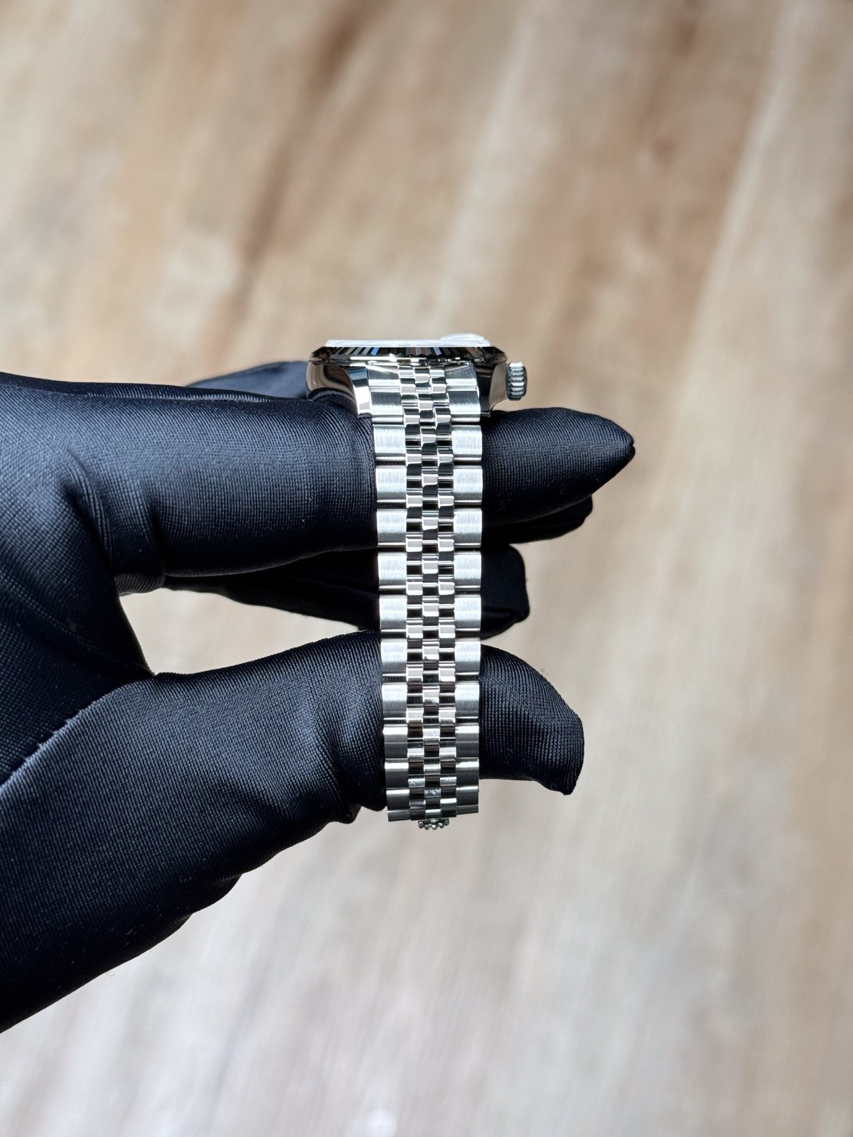 Rolex Datejust 28 MOP Pearl Diamond Fluted Jubilee 2026 Unworn 279174