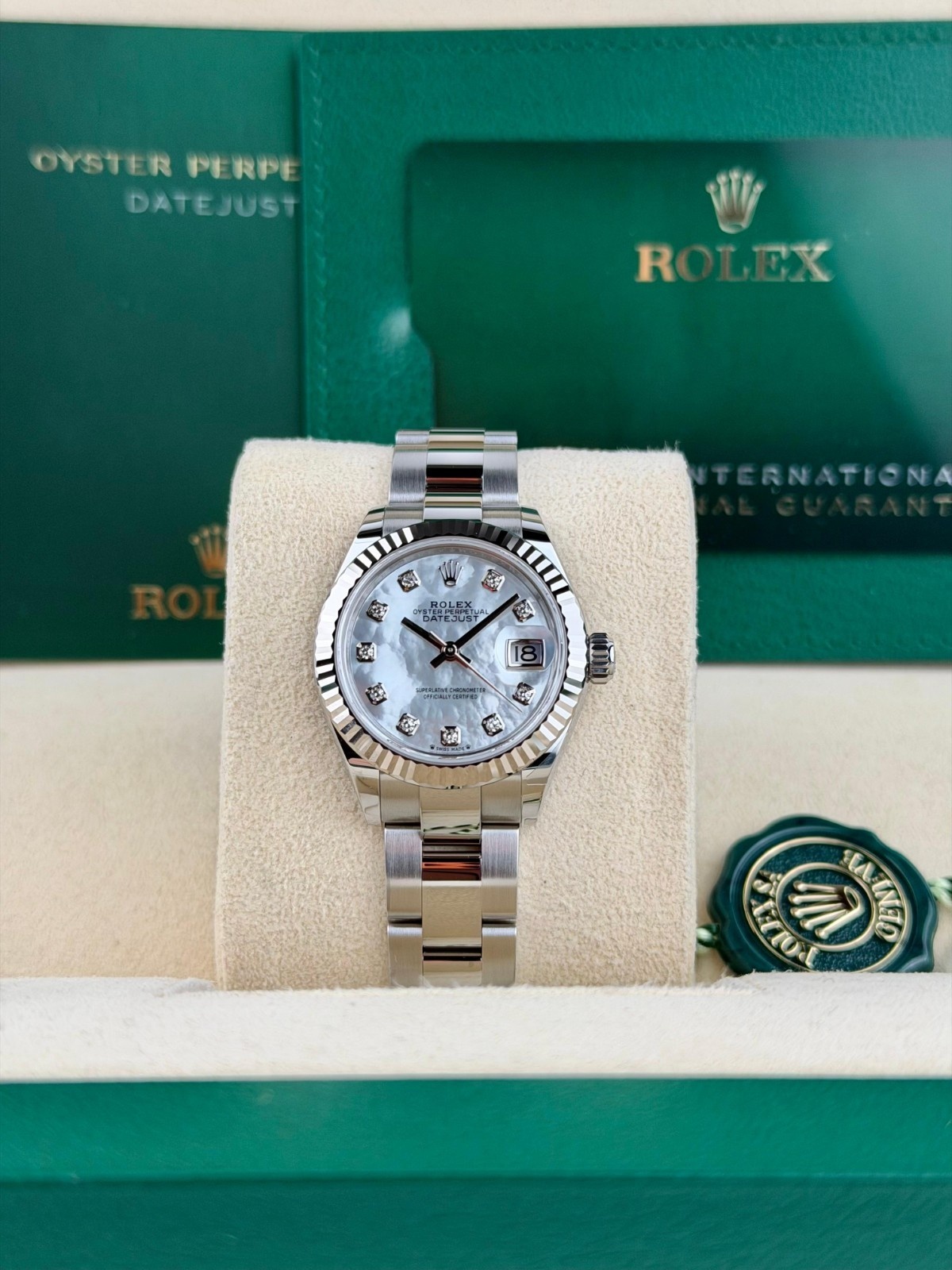 Rolex Datejust 28 MOP Pearl Diamond Fluted Oyster 2026 Unworn 279174