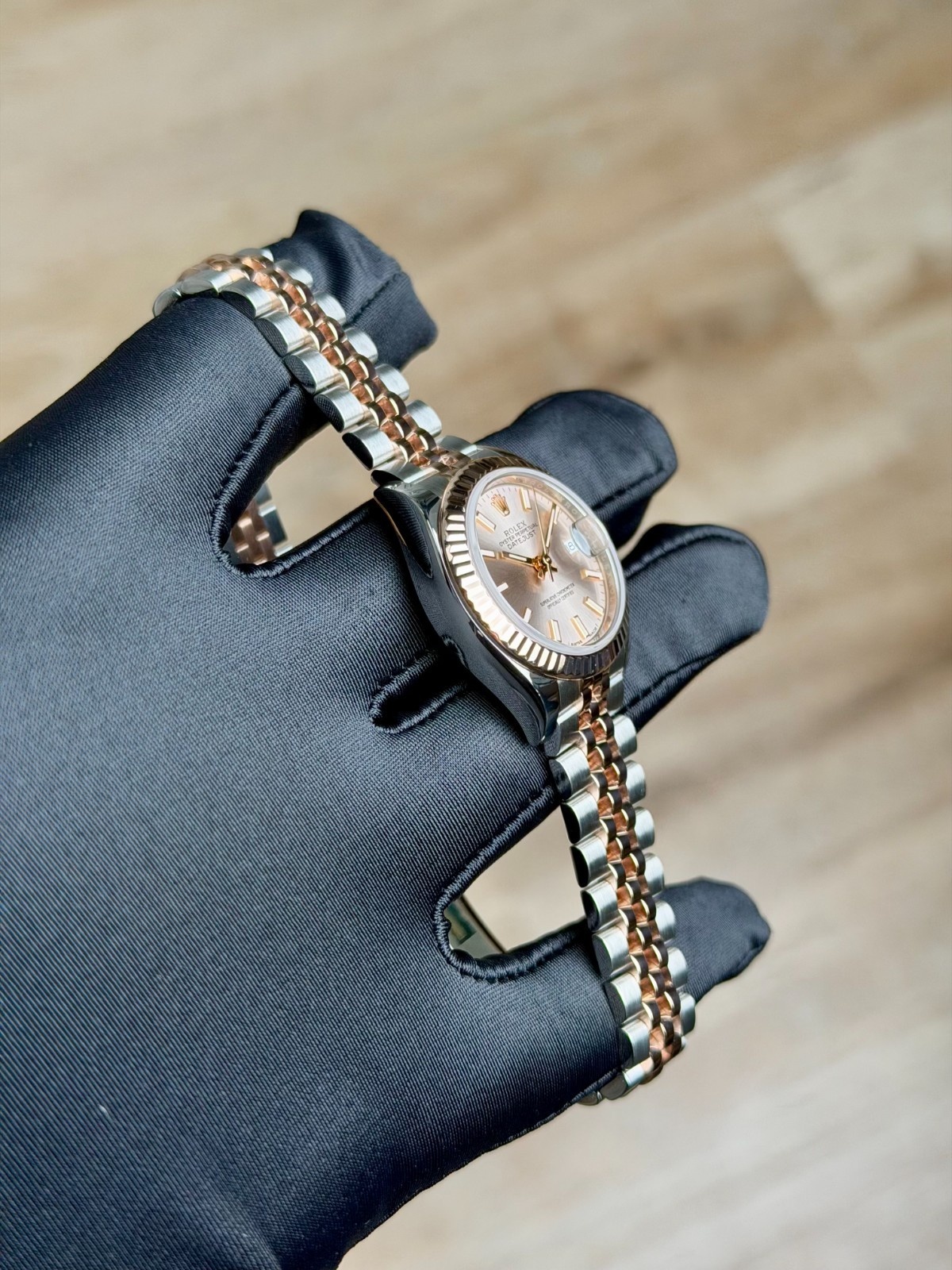 Rolex Datejust 28 Rose Sundust Index Fluted Jubilee Preowned 2021 279171