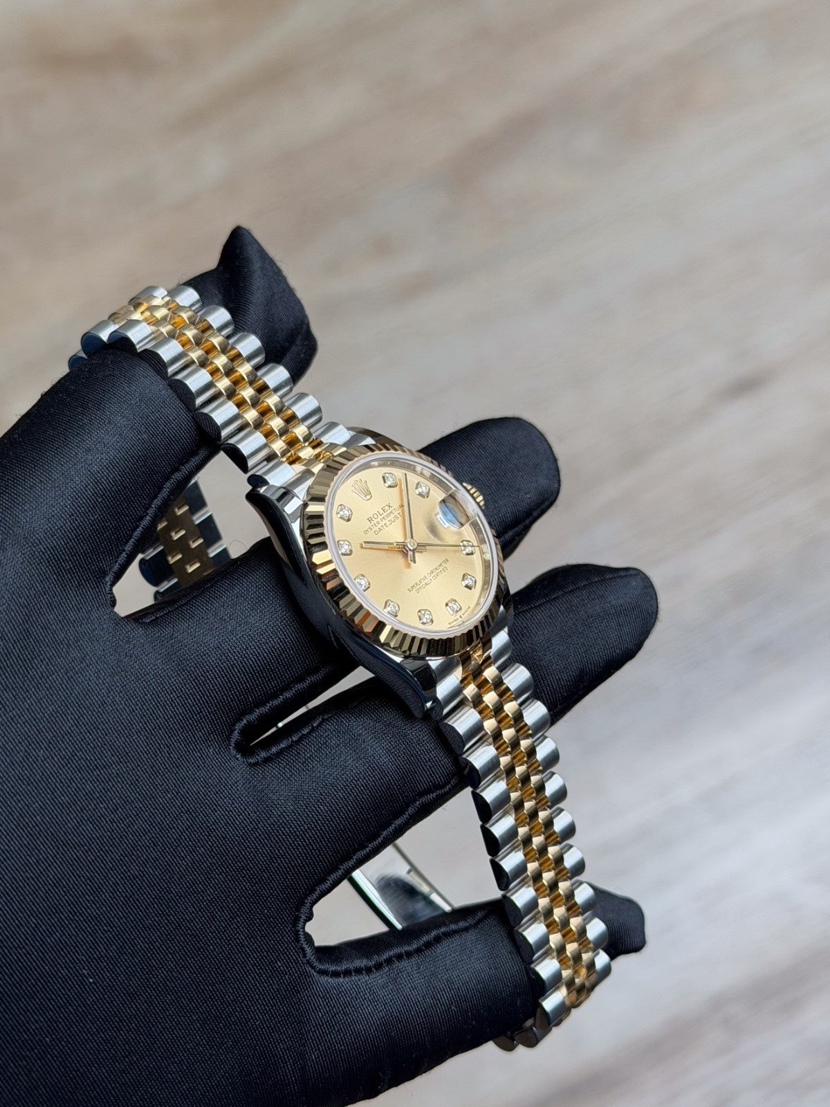 Rolex Datejust 31mm Champagne Diamond Fluted Jubilee 2026 Unworn 278273