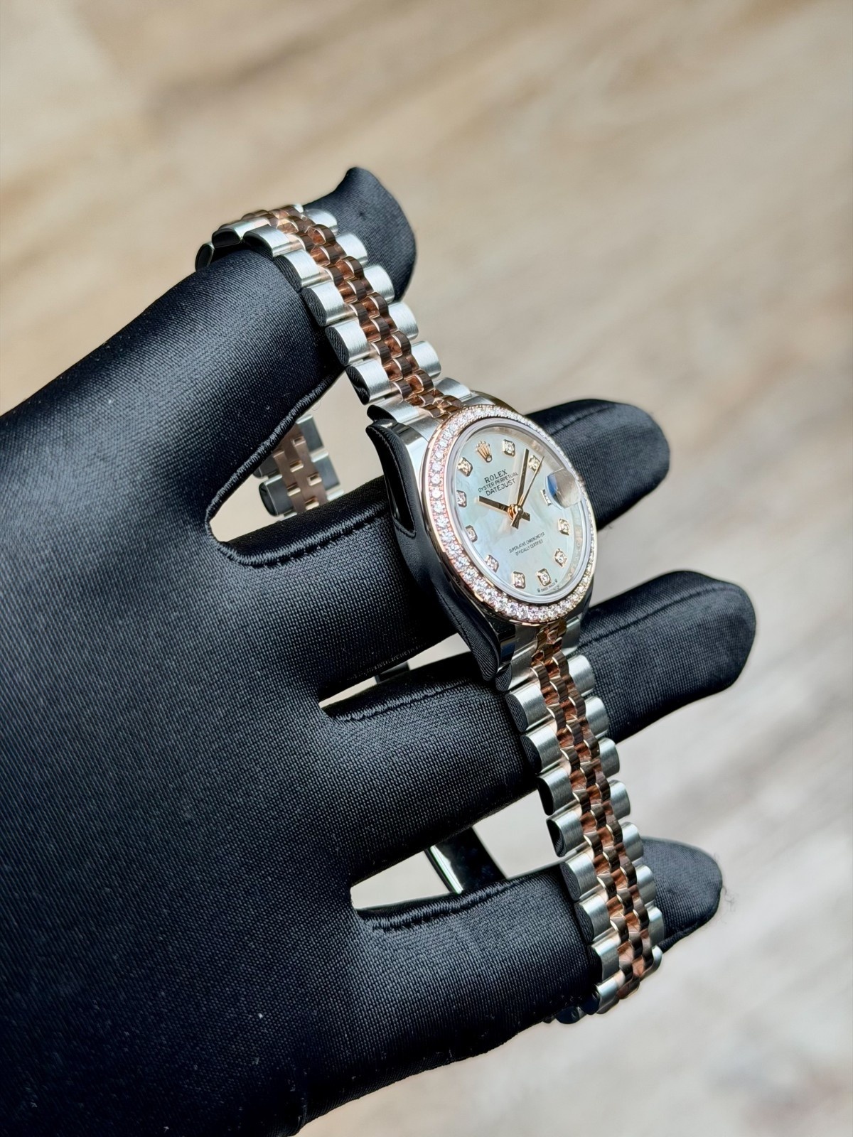 Rolex Datejust 28 MOP Pearl Diamond Bezel Jubilee 2026 Unworn 279381RBR