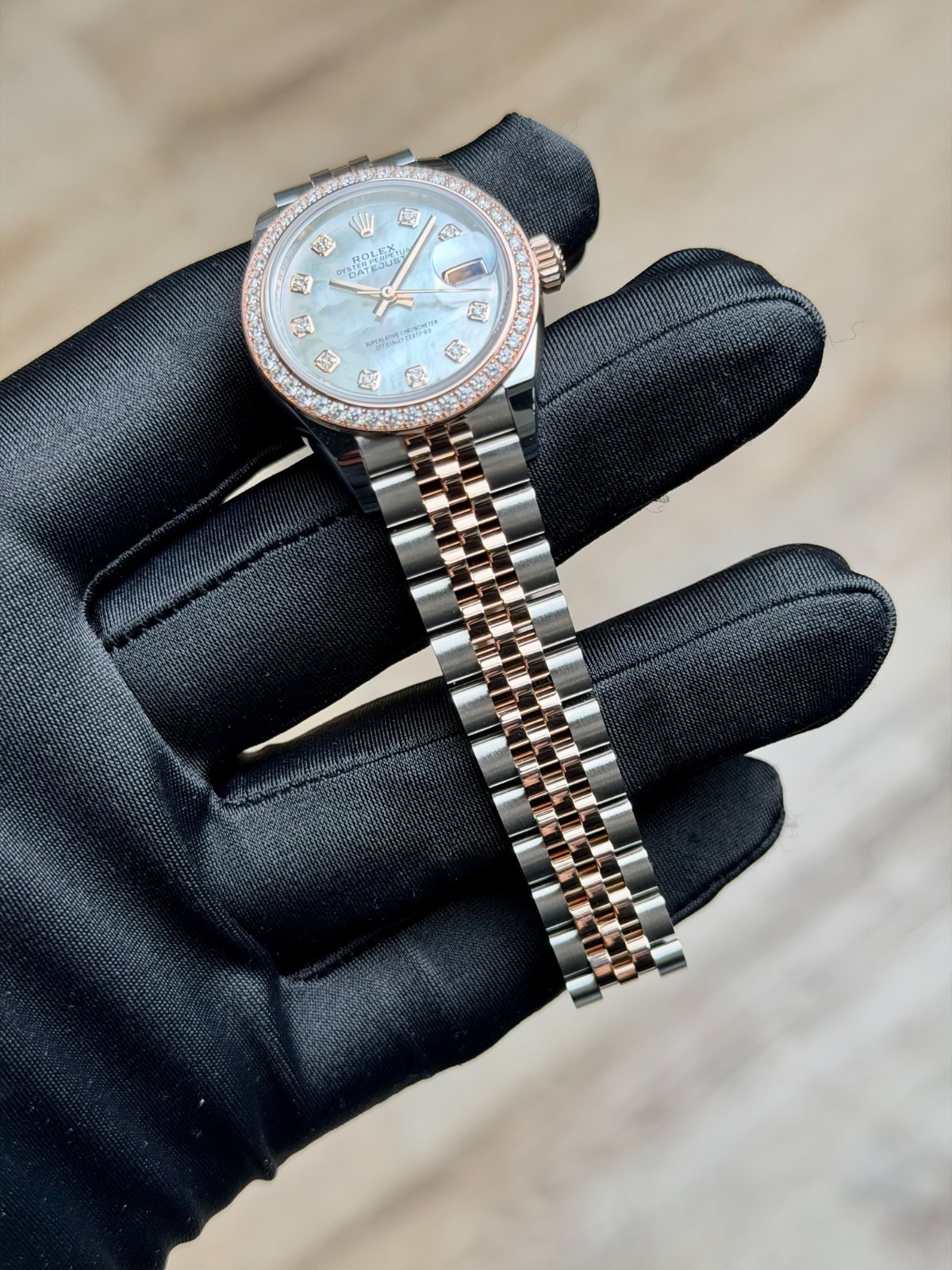 Rolex Datejust 28 MOP Pearl Diamond Bezel Jubilee 2026 Unworn 279381RBR