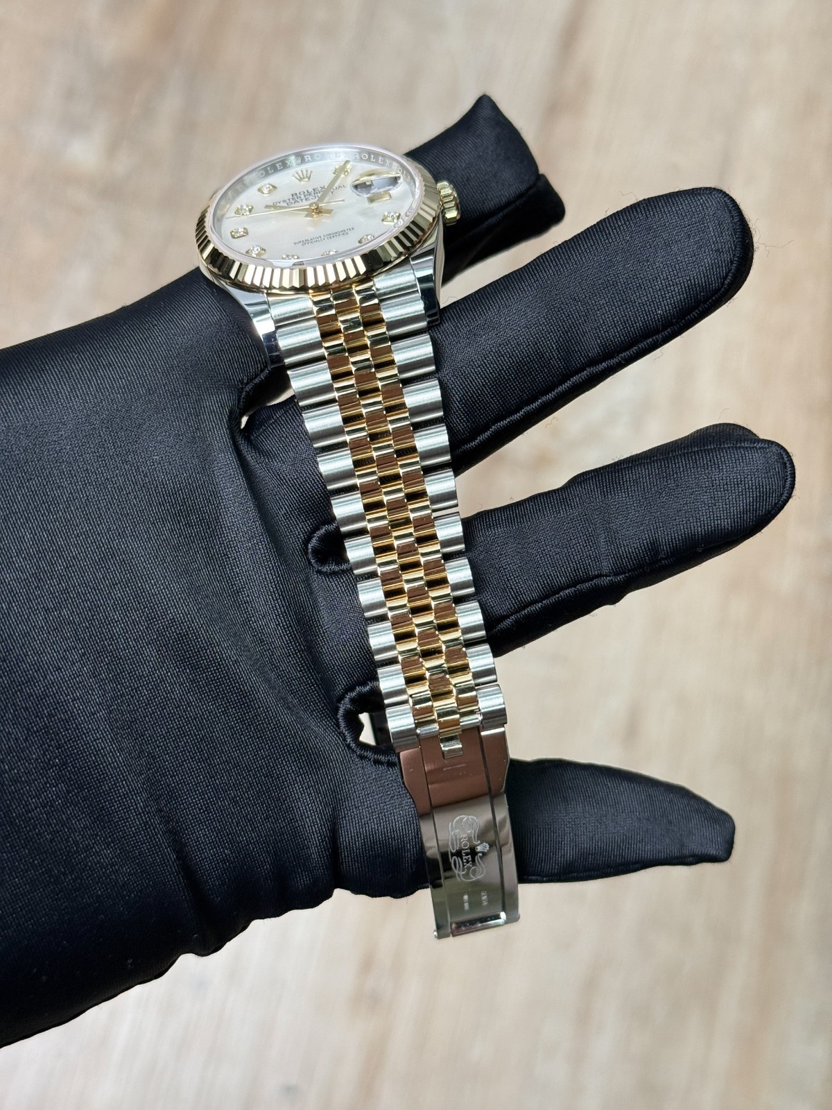 Rolex Datejust 36 MOP Pearl Diamond Fluted Jubilee 2026 Unworn 126233