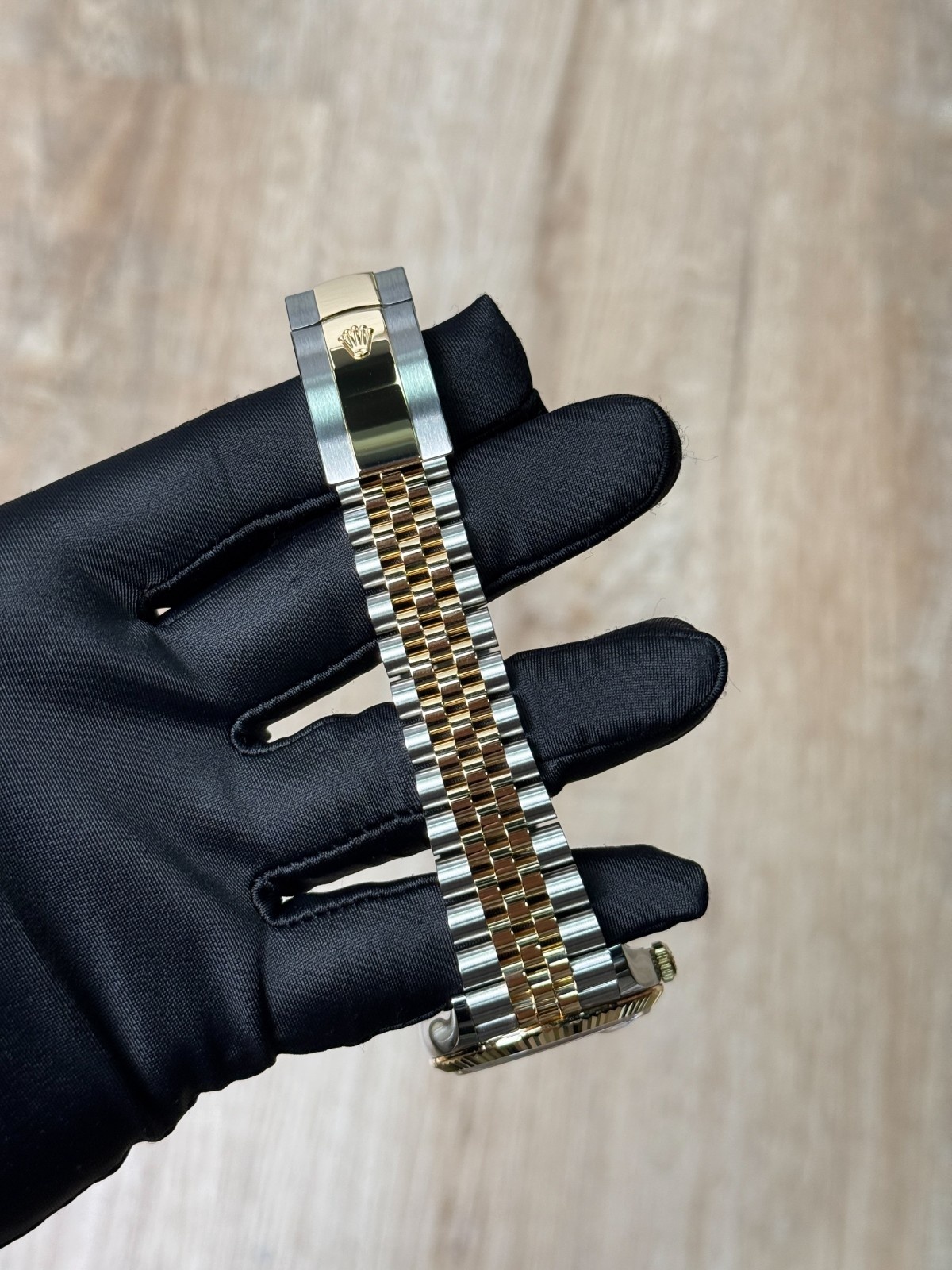 Rolex Datejust 36 MOP Pearl Diamond Fluted Jubilee 2026 Unworn 126233