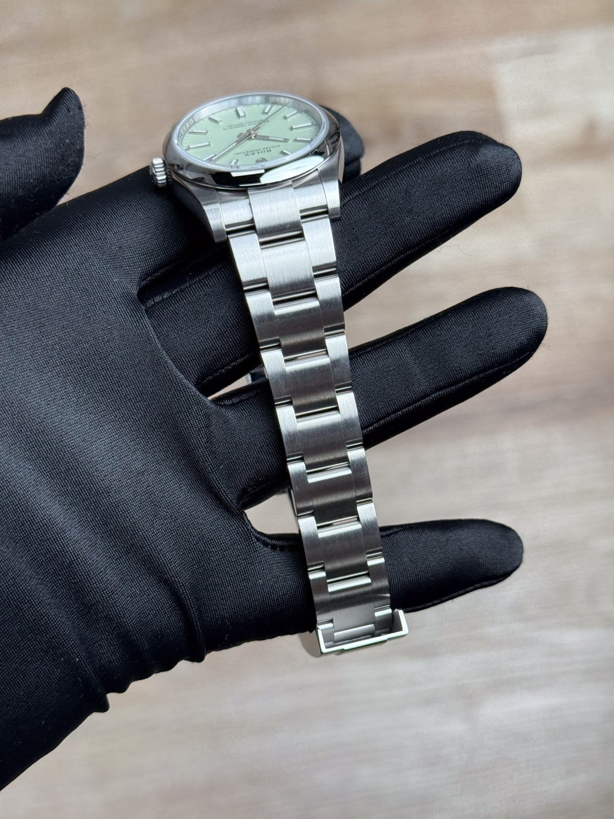 Rolex Oyster Perpectual 34 Pistachio Index Smooth Oyster 2026 Unworn 124200