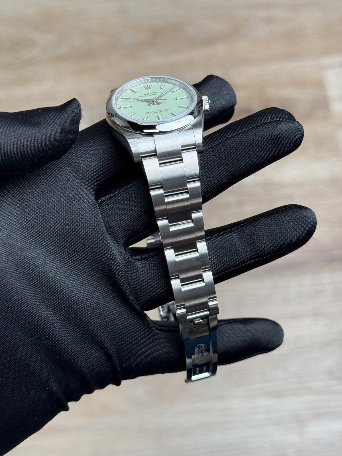 Rolex Oyster Perpectual 34 Pistachio Index Smooth Oyster 2026 Unworn 124200