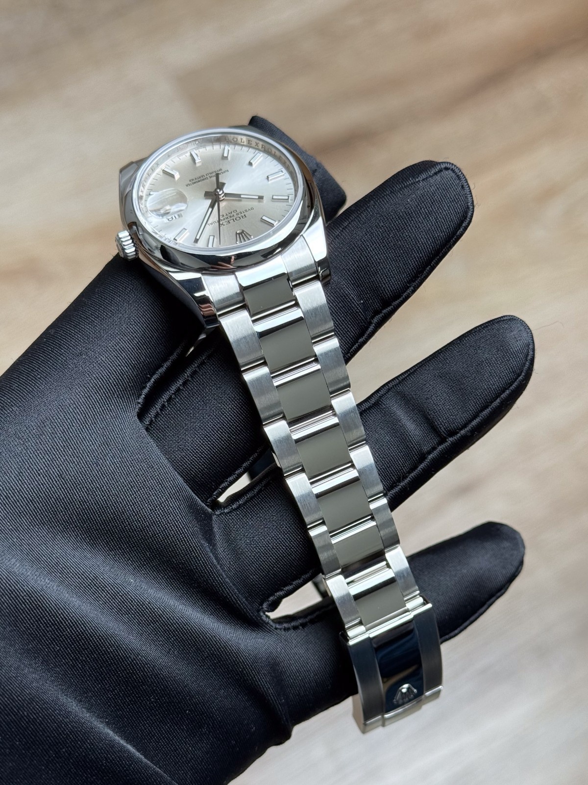 Rolex Oyster Perpetual 34 Silver Index Smooth Oyster Preowned 2018 115200