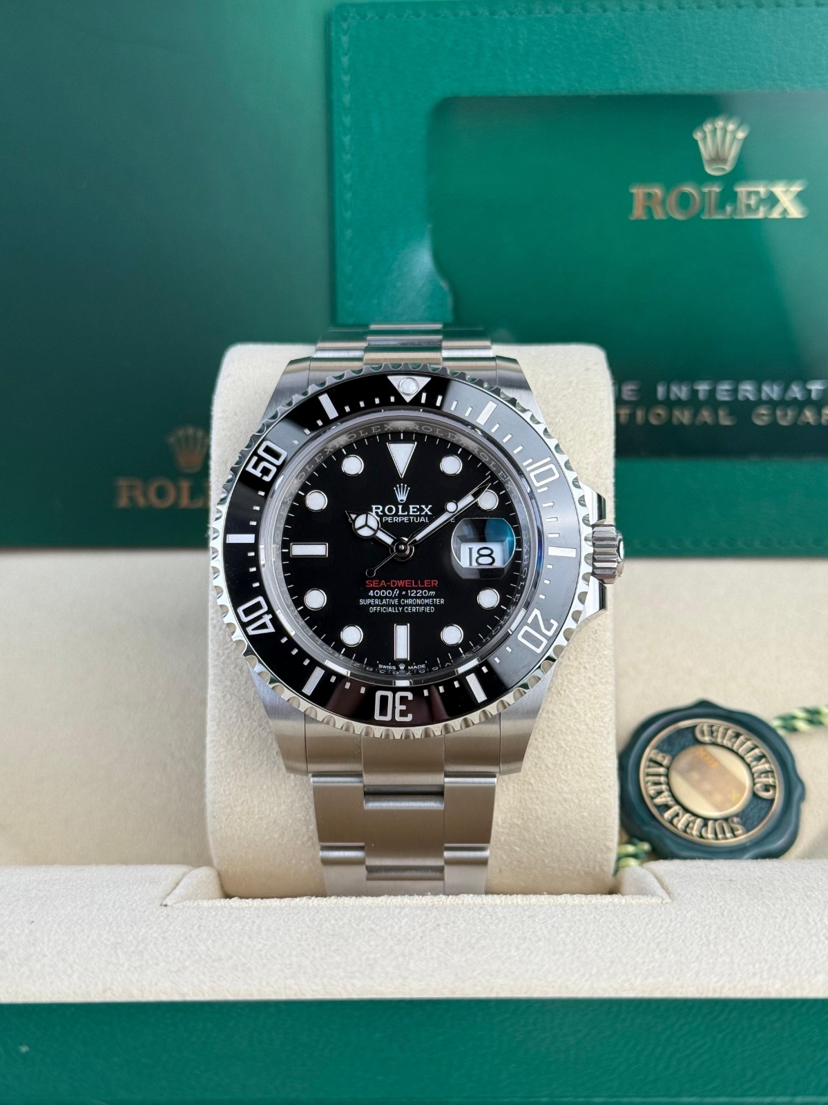 Rolex Sea-Dweller 43 Black/Black Oyster Preowned 2024 126600