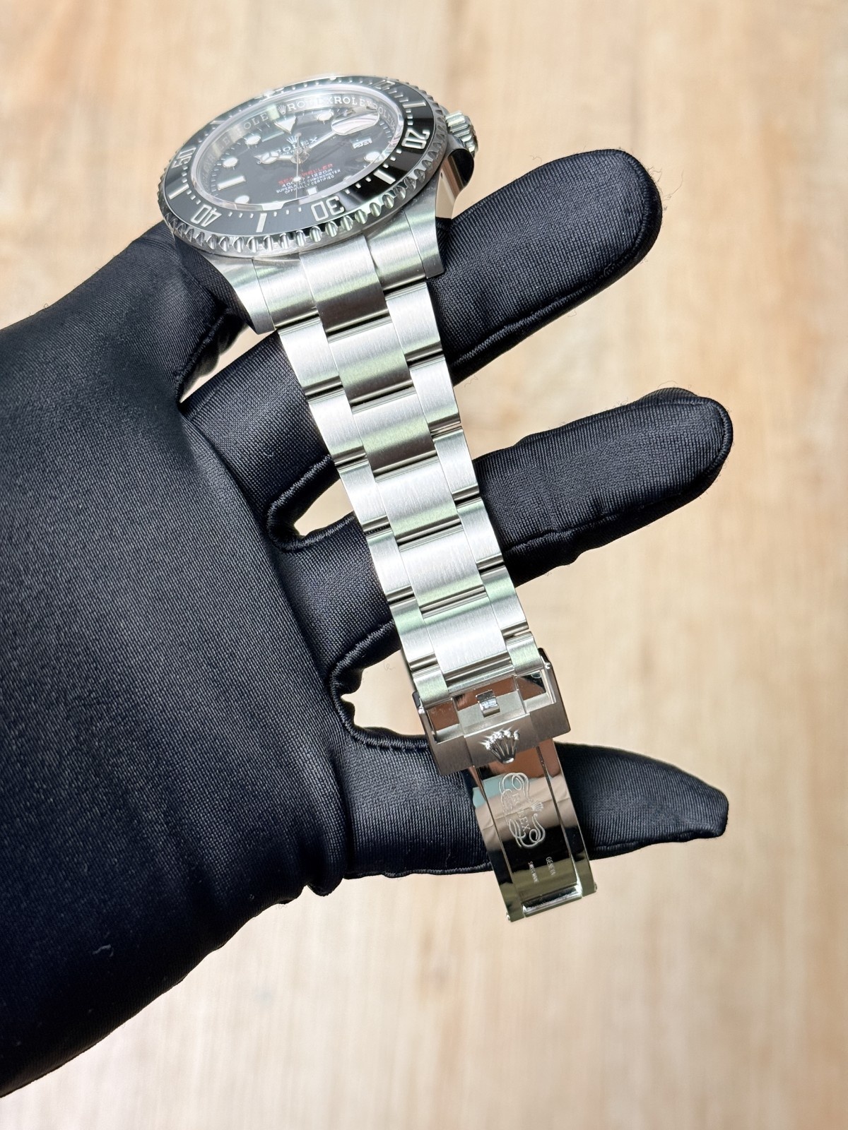 Rolex Sea-Dweller 43 Black/Black Oyster Preowned 2024 126600