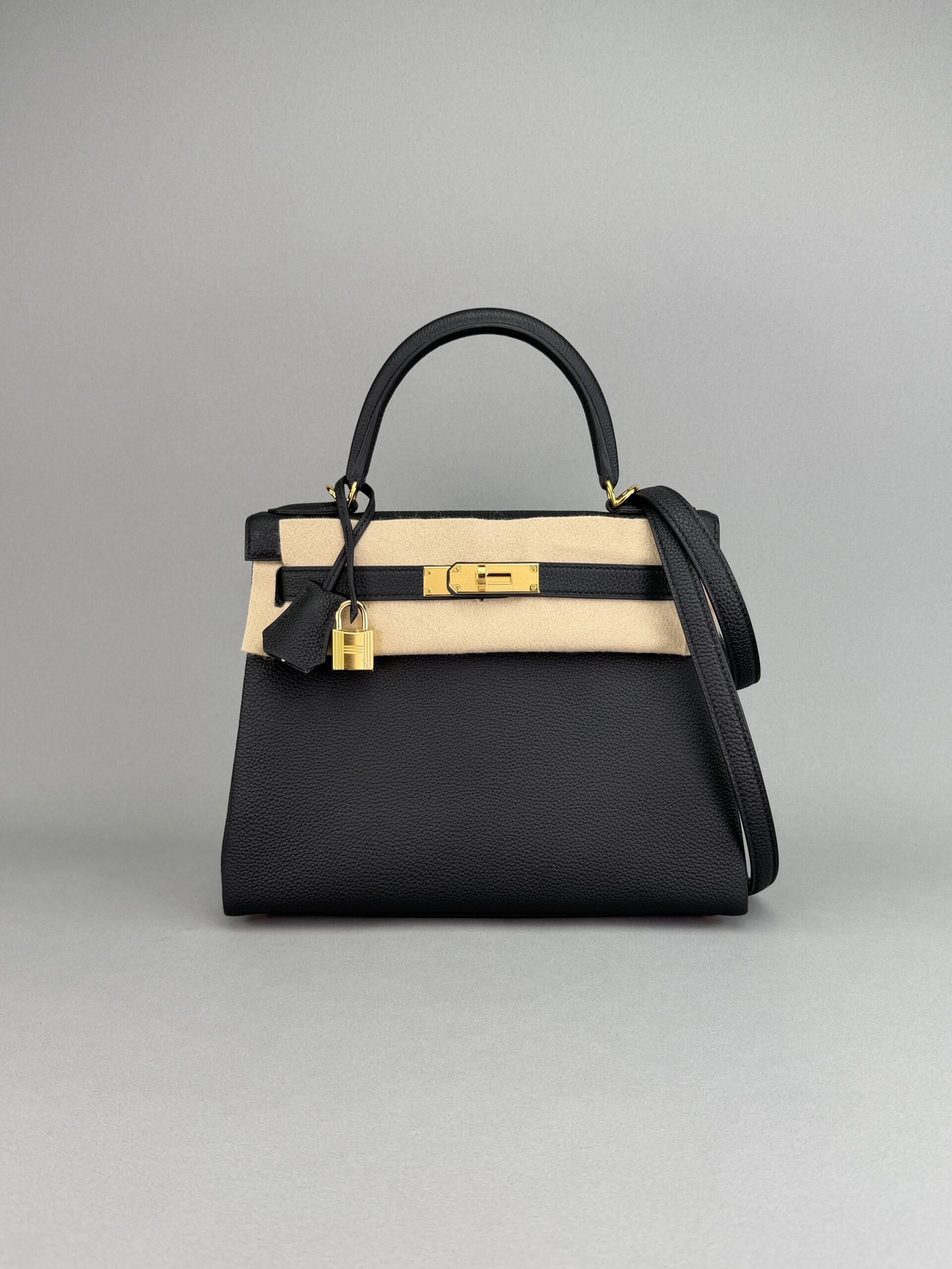 Hermes Kelly 28 Retourne Togo Black Gold Hardware G Stamp 2026