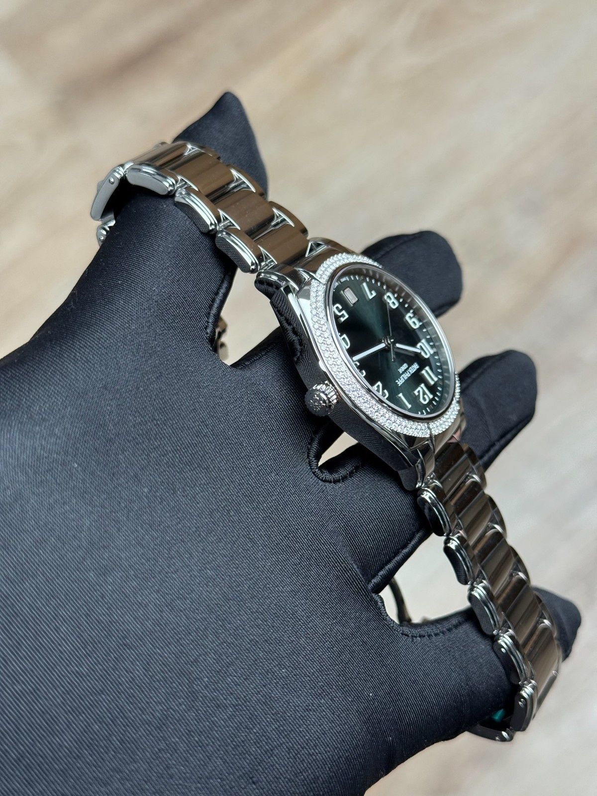 Patek Phillippe Twenty~4 Olive Green Arabic Diamond 2026 Unworn 7300/1200A-011